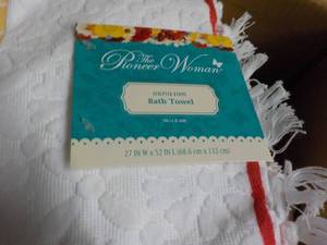 6 The Pioneer Women Sculpted Velour STRP Coral Bath Towels 27 x 52
