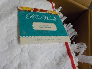 6 The Pioneer Women Sculpted Velour STRP Coral Bath Towels 27 x 52