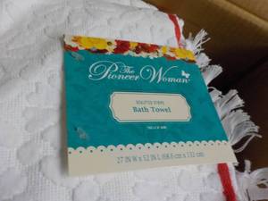 6 The Pioneer Women Sculpted Velour STRP Coral Bath Towels 27 x 52