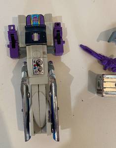 lot 40 image: Octane Triple Changer Decepticon 1986 Transformers 1st Generation Vintage Tou Figurine