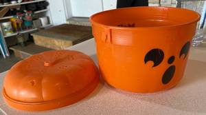 lot 72 image: Vintage McDonalds Happy Meal and other miscelaneous toys - Bucket Full