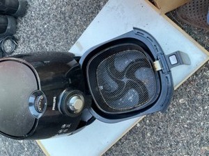 lot 32 image: Air fryer
