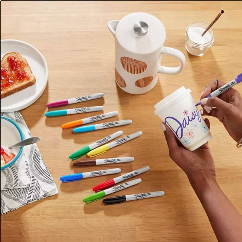 lot 232 image: NEW Sharpie Permanent Markers, Assorted Tips and Colors, 21 Count