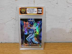 lot 157 image: 3-D Grading 9.5 2019 Prizm Hyper Blue Kirby Puckett #251