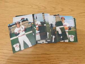 lot 182 image: 1983 Minnesota Twins Metrodome Team Set LK