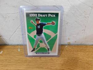 lot 195 image: 1993 Topps Derek Jeter Rookie Card #98