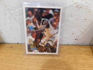 lot 222 image: 1995 Topps Kevin Garnett Rookie Card #237
