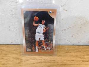 lot 228 image: 1998 Topps Dirk Nowitzki Rookie Card #154