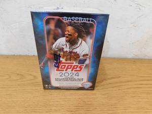 lot 250 image: 2024 Topps Series 1 Baseball Blaster Box