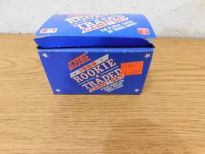 lot 265 image: 1989 Score Rookie & Traded Baseball Set - Ken Griffey Jr. Rookie