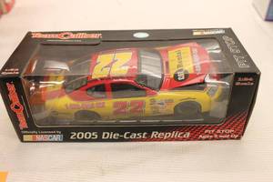 lot 85 image: Scott Wimmer #22 Team Caliber Pit Stop 2005 Die-Cast Replica with Box