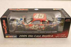 lot 86 image: Kyle Petty GPBrawny Team Caliber Pit Stop 2005 Die-Cast Replica with Box