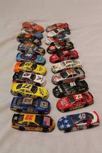lot 122 image: Lot of 20 164 scale NASCAR Die-Cast Replicas