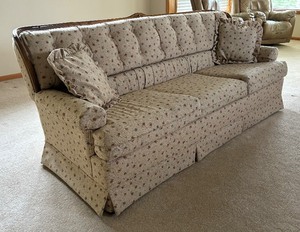 lot 19 image: Vintage Mar-Clay Sofa  Couch with Wooden Accents