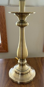 lot 31 image: Lovely Table Lamp