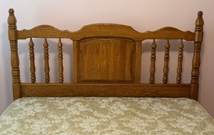 lot 3 image: Vintage Wooden Queen Bed
