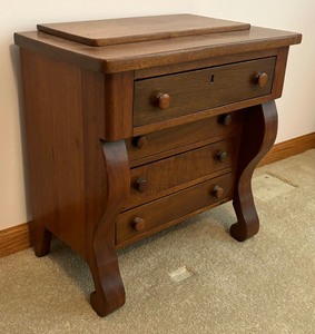 lot 4 image: Antique 19th Century Empire Style Mahogany 4 Drawer Chest
