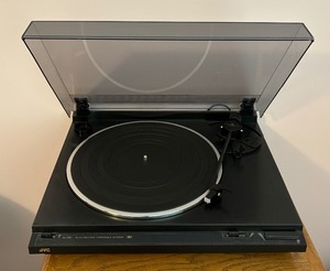 lot 12 image: JVC Auto Return Turntable AL-A151BKX