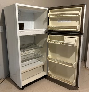 lot 80 image: Hotpoint Refrigerator  Freezer