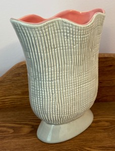 lot 82 image: Vintage Redwing Pottery Belle Kogan Two Toned Textured Vase