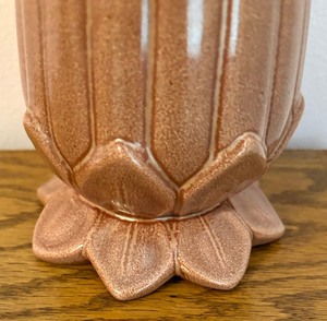 lot 98 image: Murphy Redwing Pottery Vase