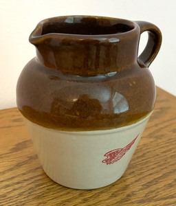 lot 104 image: Vintage Redwing Pottery Mustard Pitcher