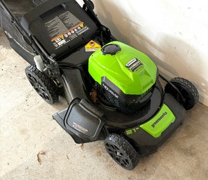 lot 14 image: Awesome Greenworks Electric Lawnmower
