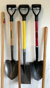 lot 119 image: Long Handled Tool Lot