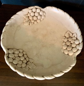 lot 132 image: Pretty Vintage Red Wing Pottery Bowl