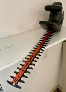 lot 138 image: Black and Decker Bushwacker  Hedge Trimmer  Tree Trimmer