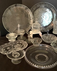 lot 74 image: Array of Vintage Glass and Crystal Items