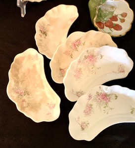 lot 78 image: Beautiful Vintage Porcelain Treasures