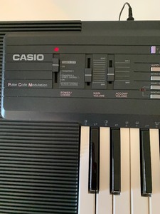 lot 66 image: Casio Tone Bank Keyboard CT-420 with Music Books and Manual