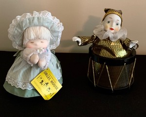 lot 67 image: Pair of Vintage Musical Figurines
