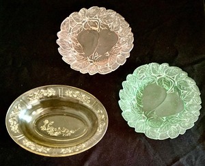 lot 70 image: Three Vintage Depression Glass Plates