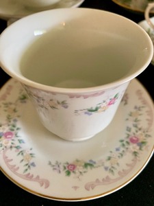lot 72 image: Assorted Pretty Vintage Tea Cups