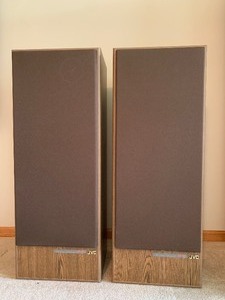 lot 52 image: Pair Vintage JVC SP-97WD Floor Speakers