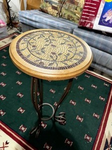 lot 355 image: Solid Decorative Metal Base Plant Stand
