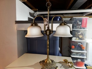 lot 356 image: Vintage Unique Tiffany Style 24 Dual Shade Lamp