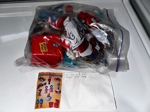lot 390 image: 2003 Burger King The Cat in the Hat Toys