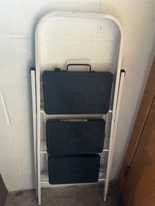 lot 265 image: Three Step Folding Step Stool