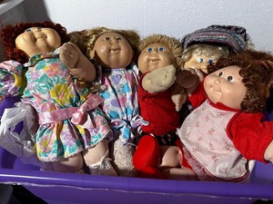 lot 319 image: 5 Vintage Cabbage Patch Dolls, Various Clothing, and Furniture