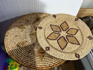 lot 325 image: Coil Woven Seagrass Tray with Star Flower Design and Large Woven Charger