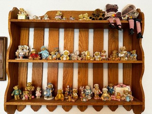 lot 104 image: Large Lot Cherished Teddies