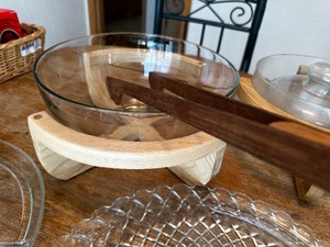 lot 185 image: Wooden Glass Serving Bowls And Glass Serving Plates