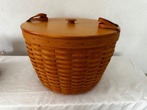 lot 2 image: Longaberger Baskets Corn Basket With Leather Handles And Wood Lid Measuring 17 12 Inches Wide By 11 Inches Tall