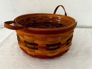lot 3 image: Longaberger Baskets 1995 Shades Of Autumn Basket Of Plenty Measuring 11 12 Inches Wide By 6 Inches Tall
