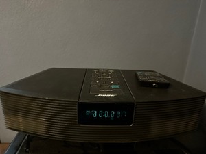 lot 44 image: Bose Wave Music System with Remote