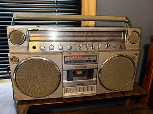 lot 49 image: Vintage Panasonic Boombox