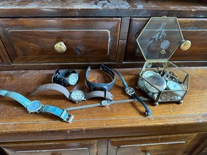 lot 72 image: Assortment of Wristwatches Pocket Watches and More